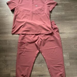 Figs Women's Scrub Set in Coral